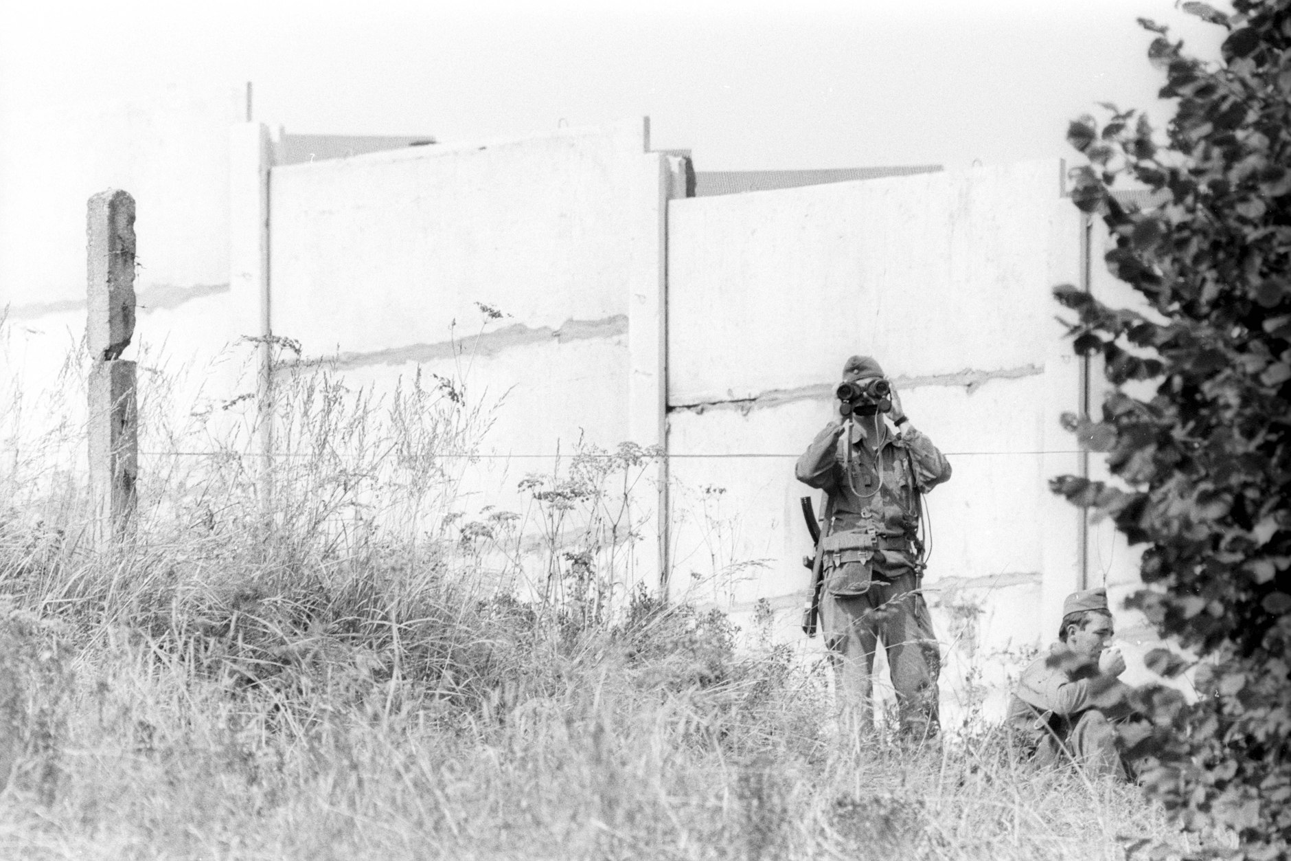 Soldaten an der Mauer in Görsdorf