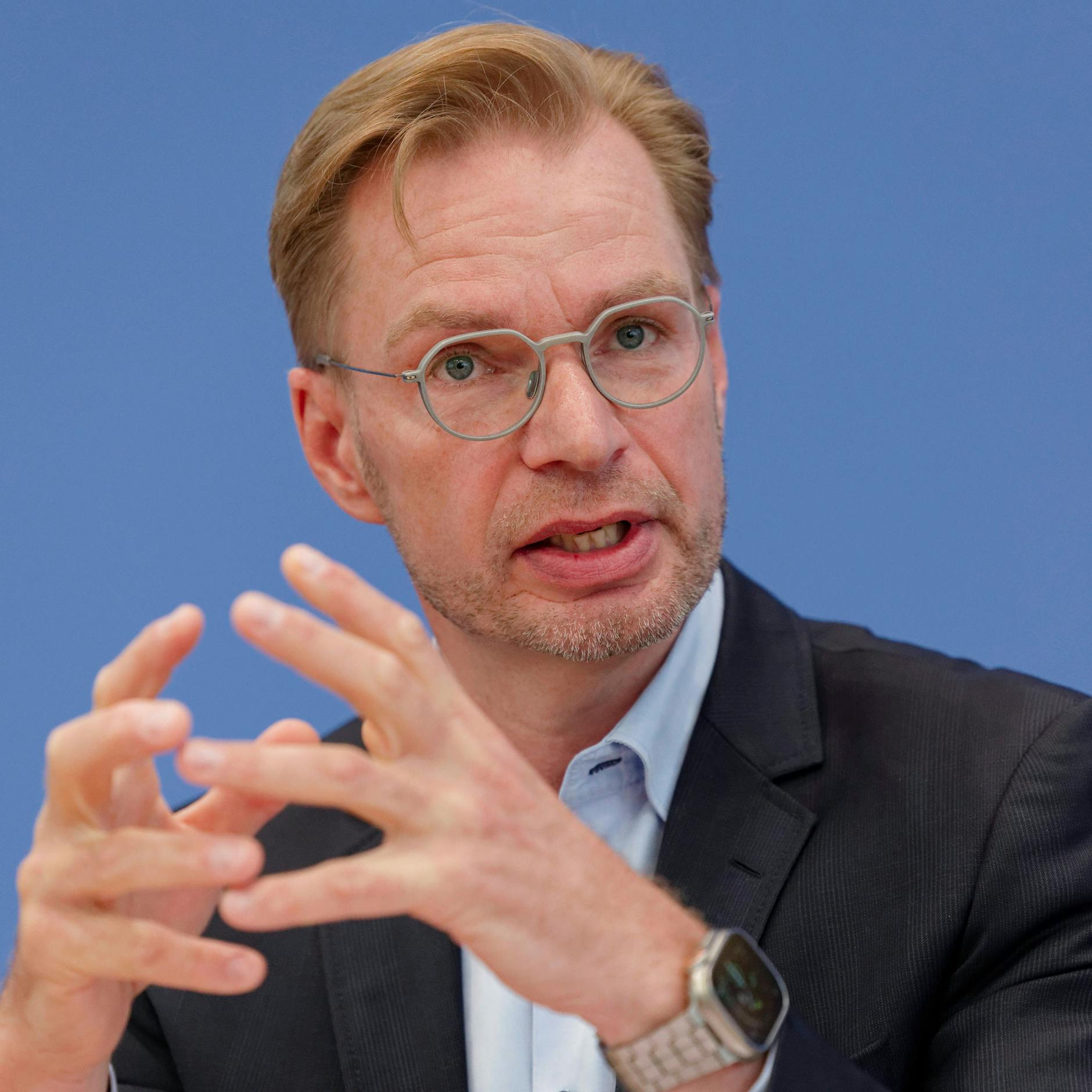 Image - Bald noch mehr Schulden? Steuerzahler-Chef kritisiert Merz-Regierung scharf