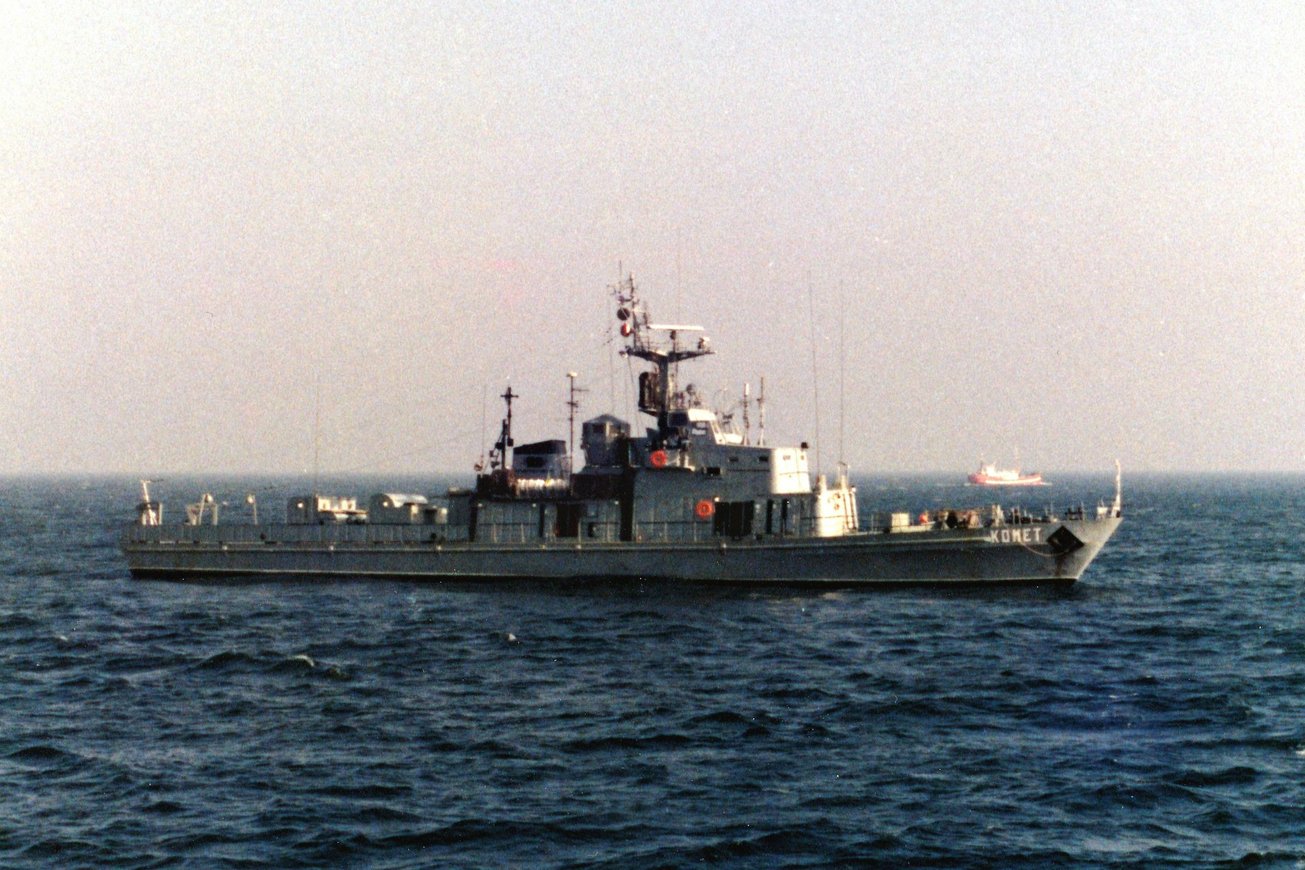 Ein Minen-Such- und Räumschiff der Volksmarine