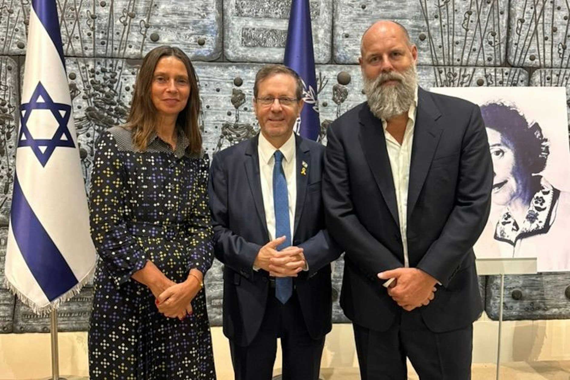 Israels Staatschef Jitzchak Herzog mit Silke und Holger Friedrich bei einem Empfang in Israel