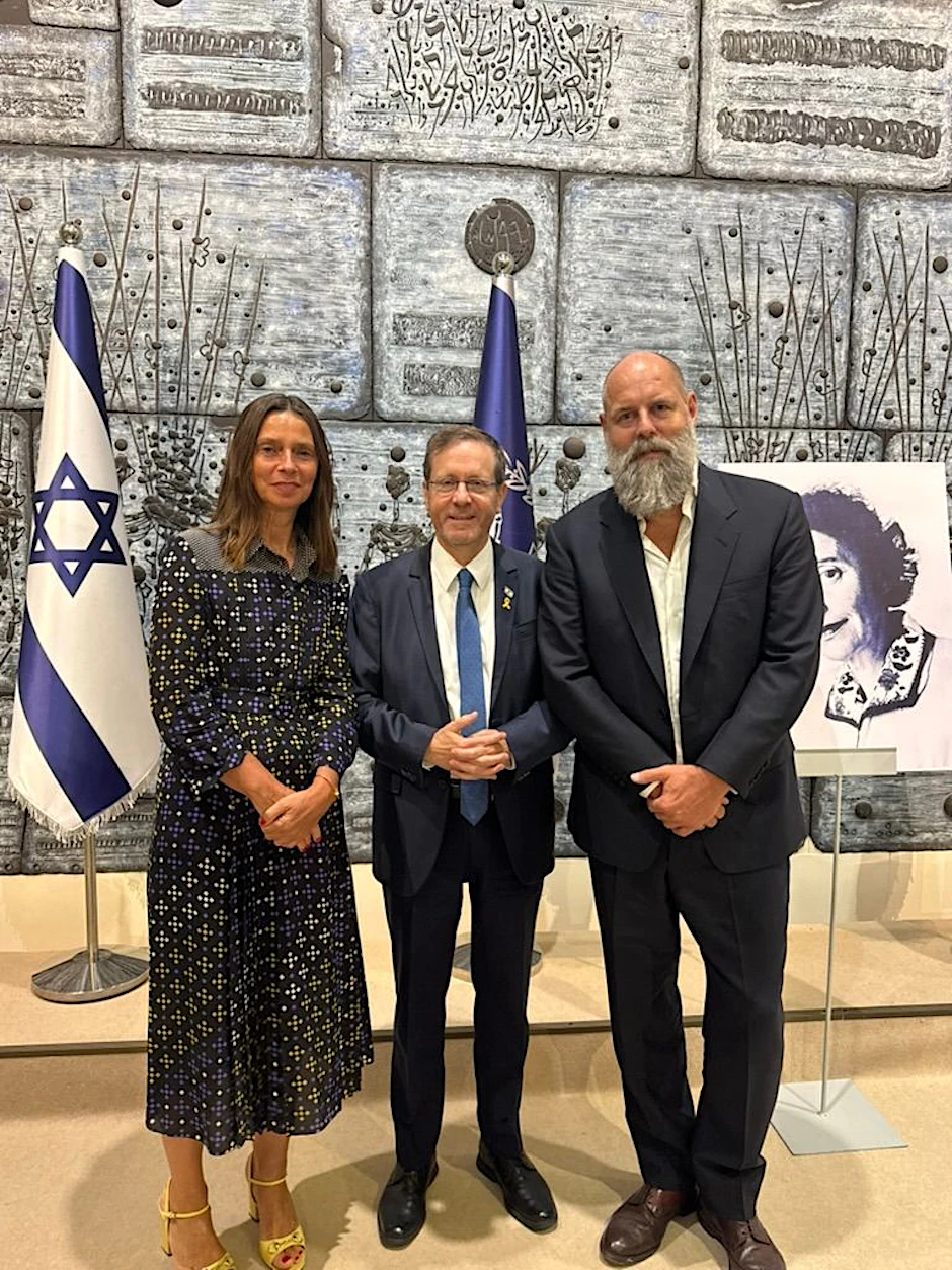 Israels Staatschef Jitzchak Herzog mit Silke und Holger Friedrich bei einem Empfang in Israel