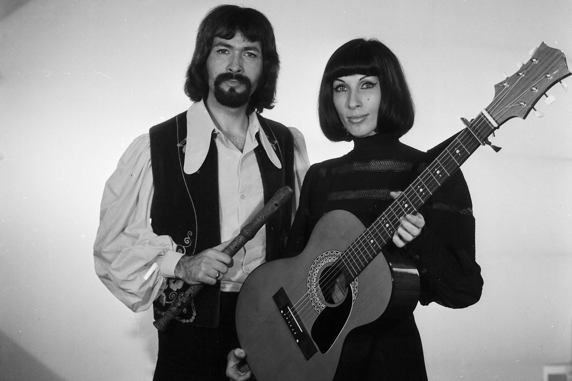 Das Gesangs-Duo Jan Gregor und Sandra Mo beim Fotoshooting in Studio von Fotograf Tassilo Leher in Berlin um 1976.