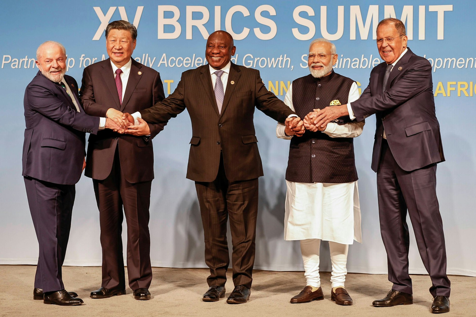 Die Vertreter der Brics-Gründungsstaaten: Brasiliens Lula da Silva, Chinas Xi Jinping, Südafrikas Cyril Ramaphosa, Indiens Narendra Modi und Russlands Sergej Lawrow (v.l.)