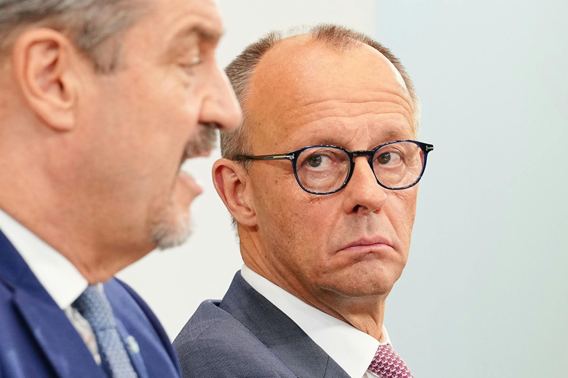 Zieht Kanzler Merz mit? CSU-Chef Söder fordert jetzt Einsparungen bei Sozialkosten.