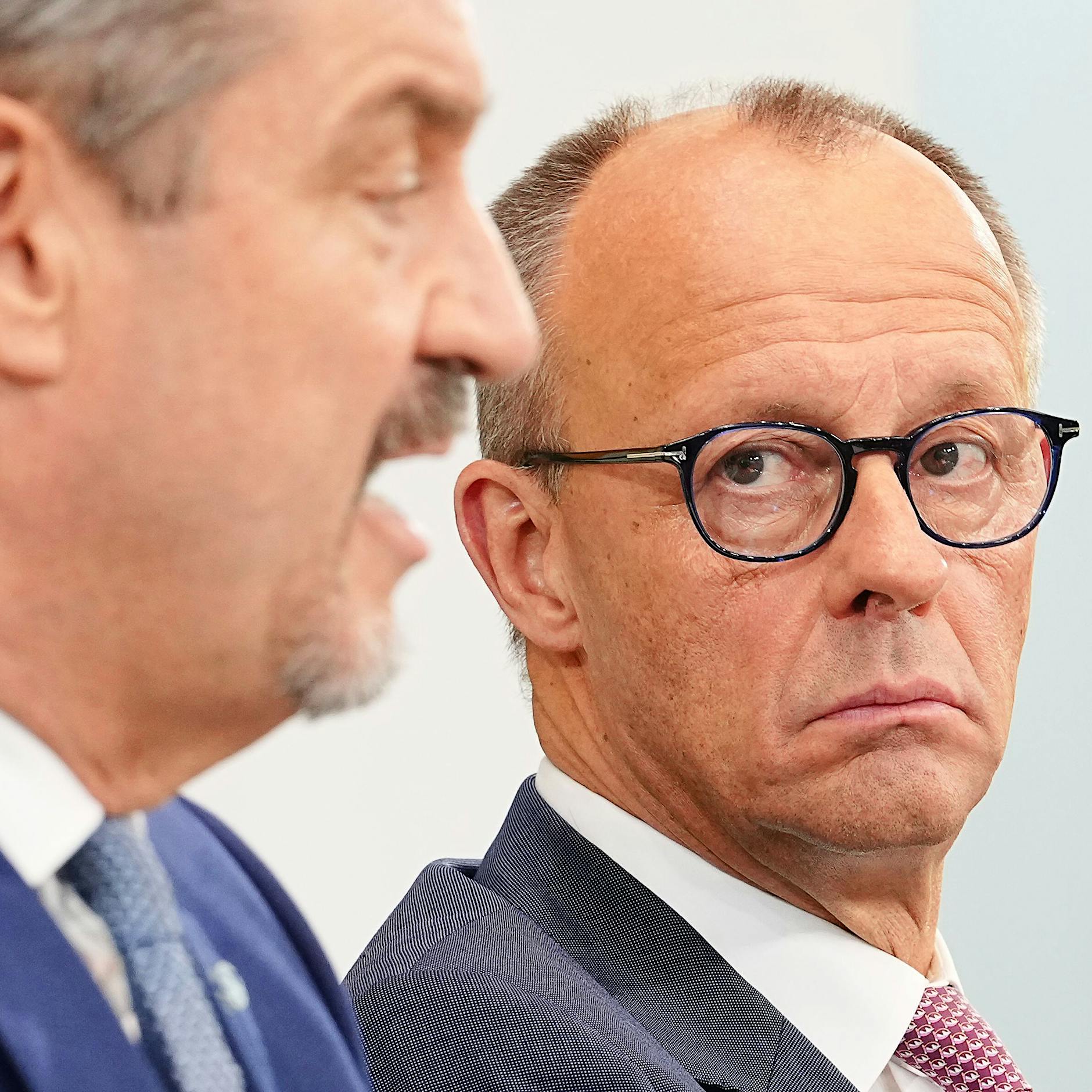 Bürgergeld unter Druck: Warum Millionen Empfänger jetzt um ihre Leistungen bangen müssen