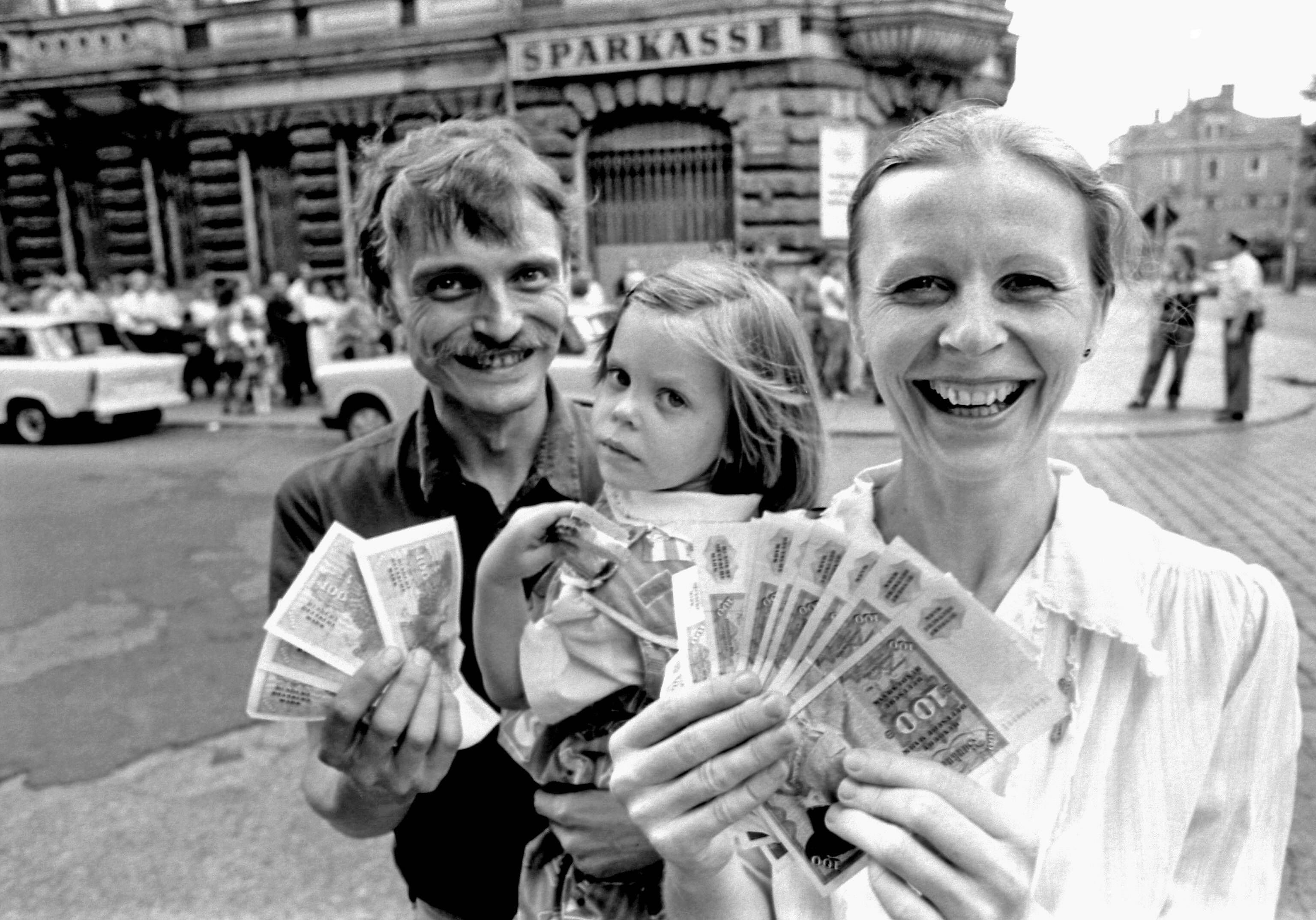 Geheimnisse der DDR: Wohin verschwand nach der Wende das ganze Geld?