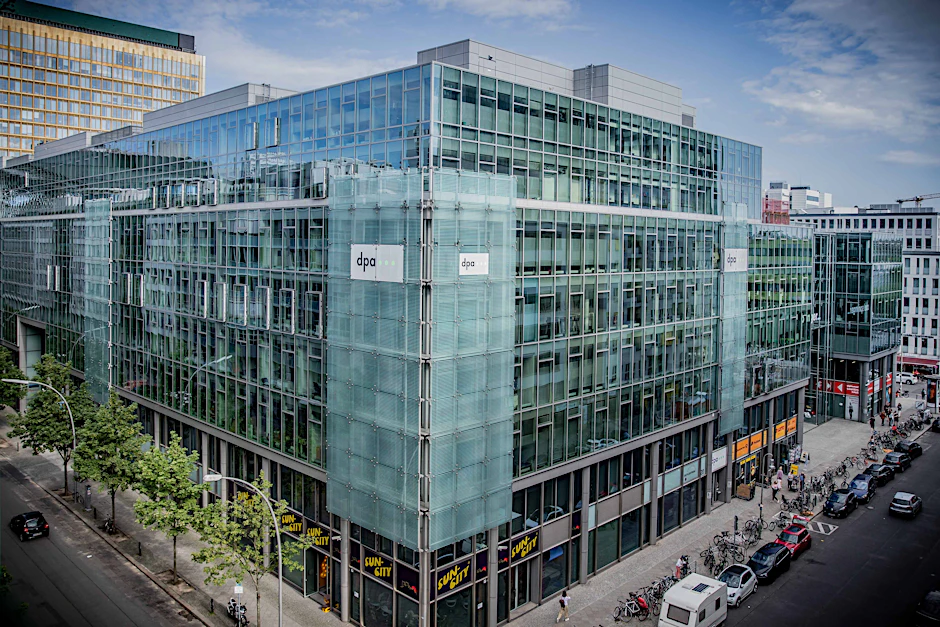 Außenaufnahme der Zentralen Redaktion der dpa Deutsche Presse-Agentur GmbH in Berlin.