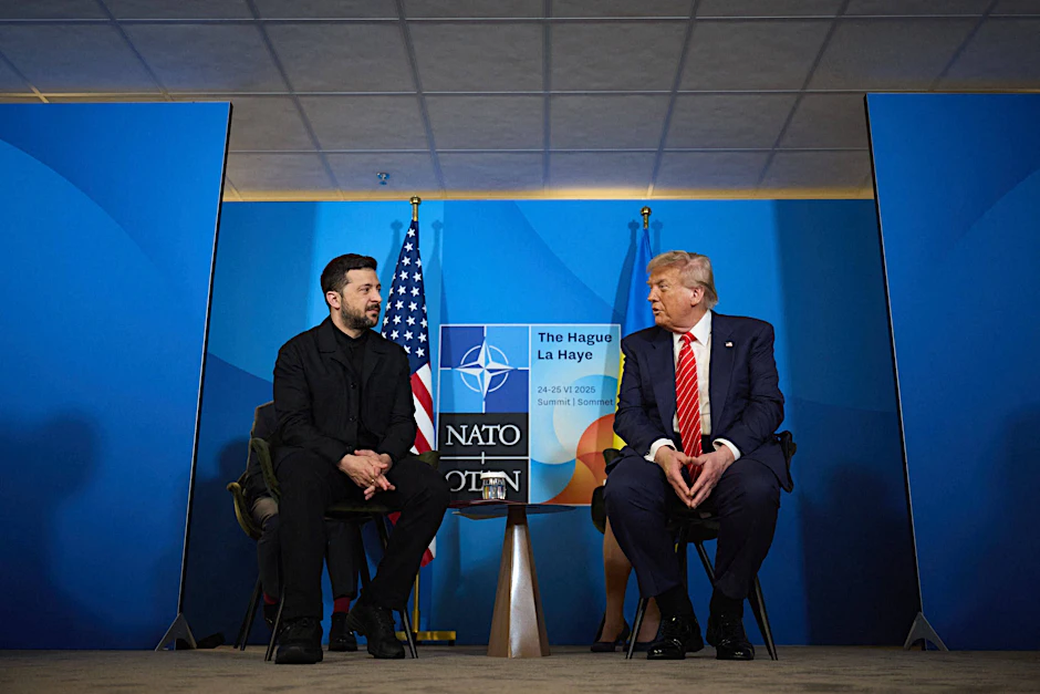 Der ukrainische Präsident Wolodymyr Selenskyj (l.) und US-Präsident Donald Trump beim Nato-Gipfel in Den Haag