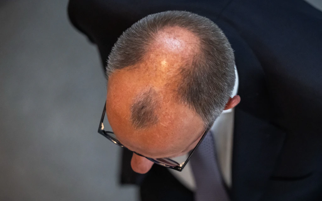 „Die Frisur tut weh, sorry!“ – Merz, Strack-Zimmermann und Co. im Frisuren-Check
