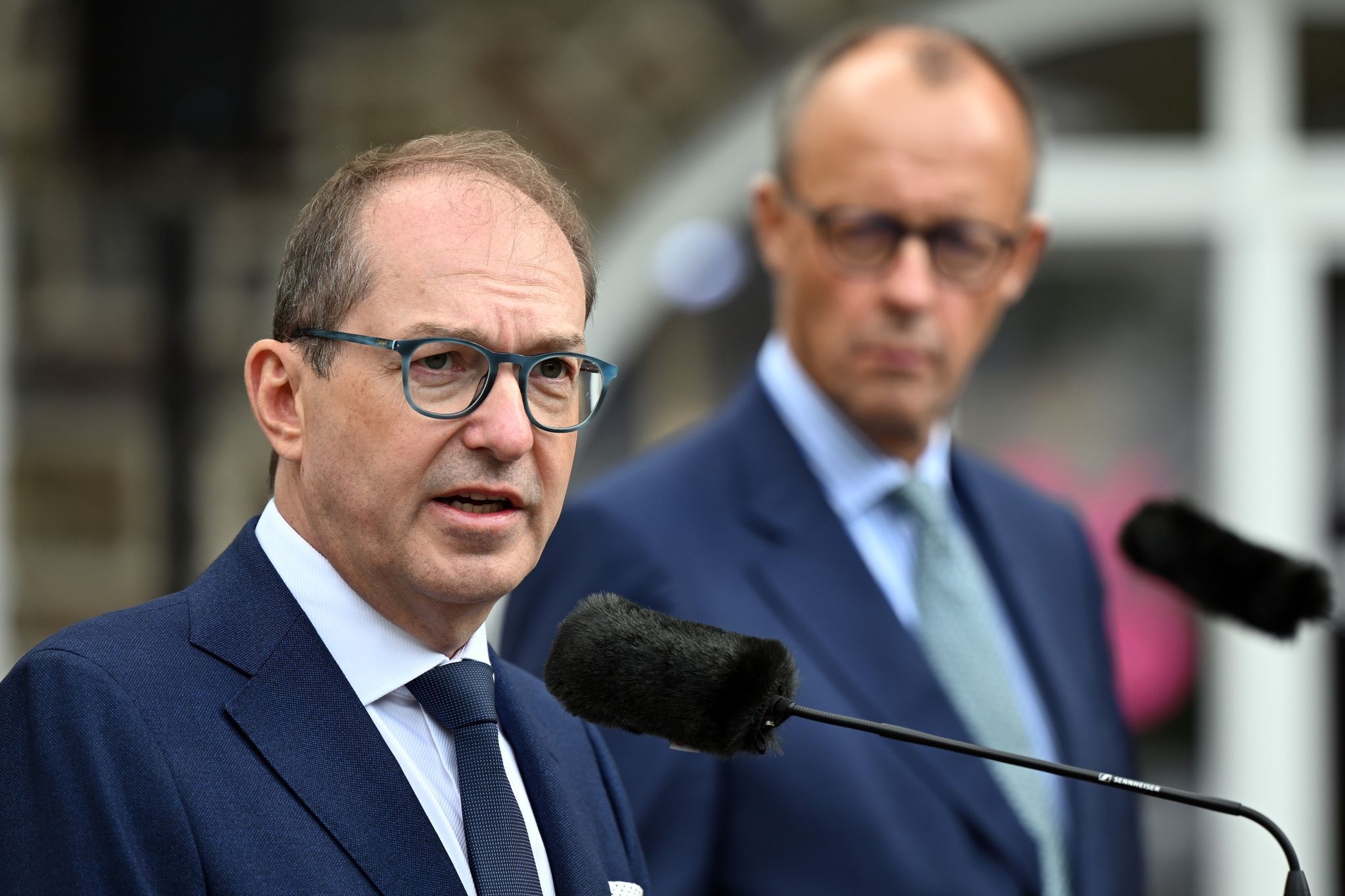 Innenminister Dobrindt will mit Taliban über Abschiebungen verhandeln – SPD warnt vor „Normalisierung“