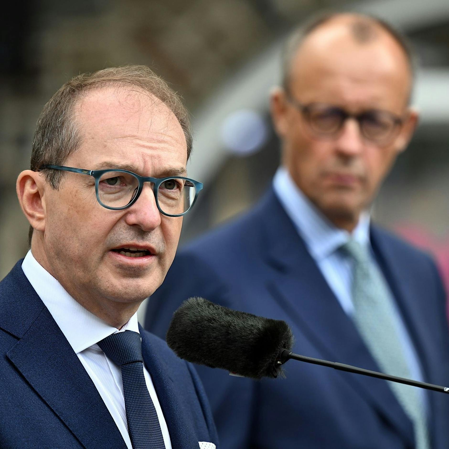 Innenminister Dobrindt will mit Taliban über Abschiebungen verhandeln – SPD warnt vor „Normalisierung“