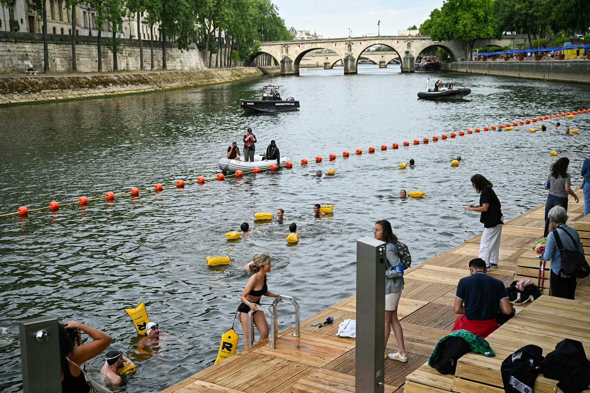 Die Seine wird zum Freibad – Paris gönnt sich das teuerste Planschbecken Europas.