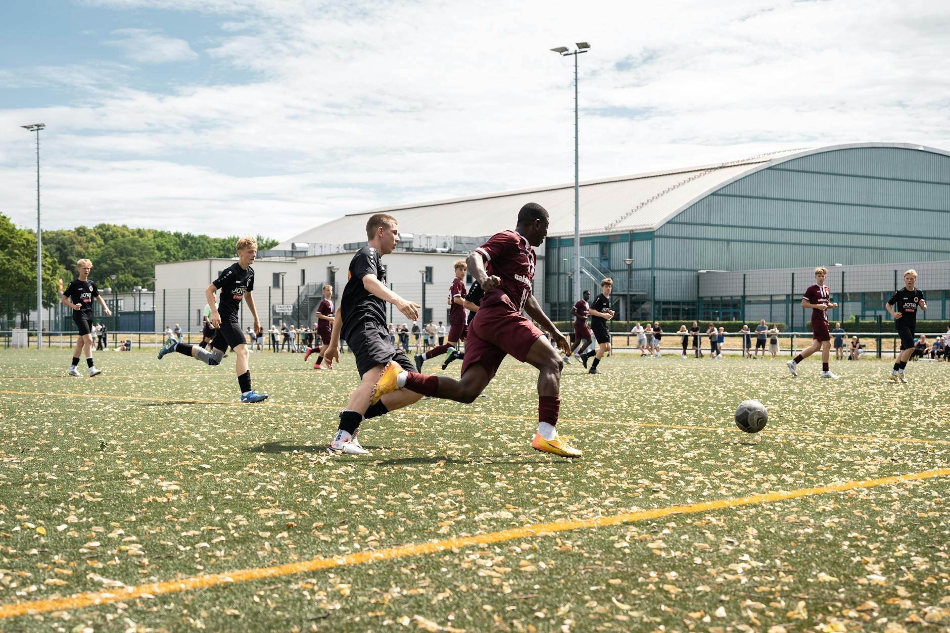 Turnierauftakt zwischen BFC und JFC (in Schwarz)