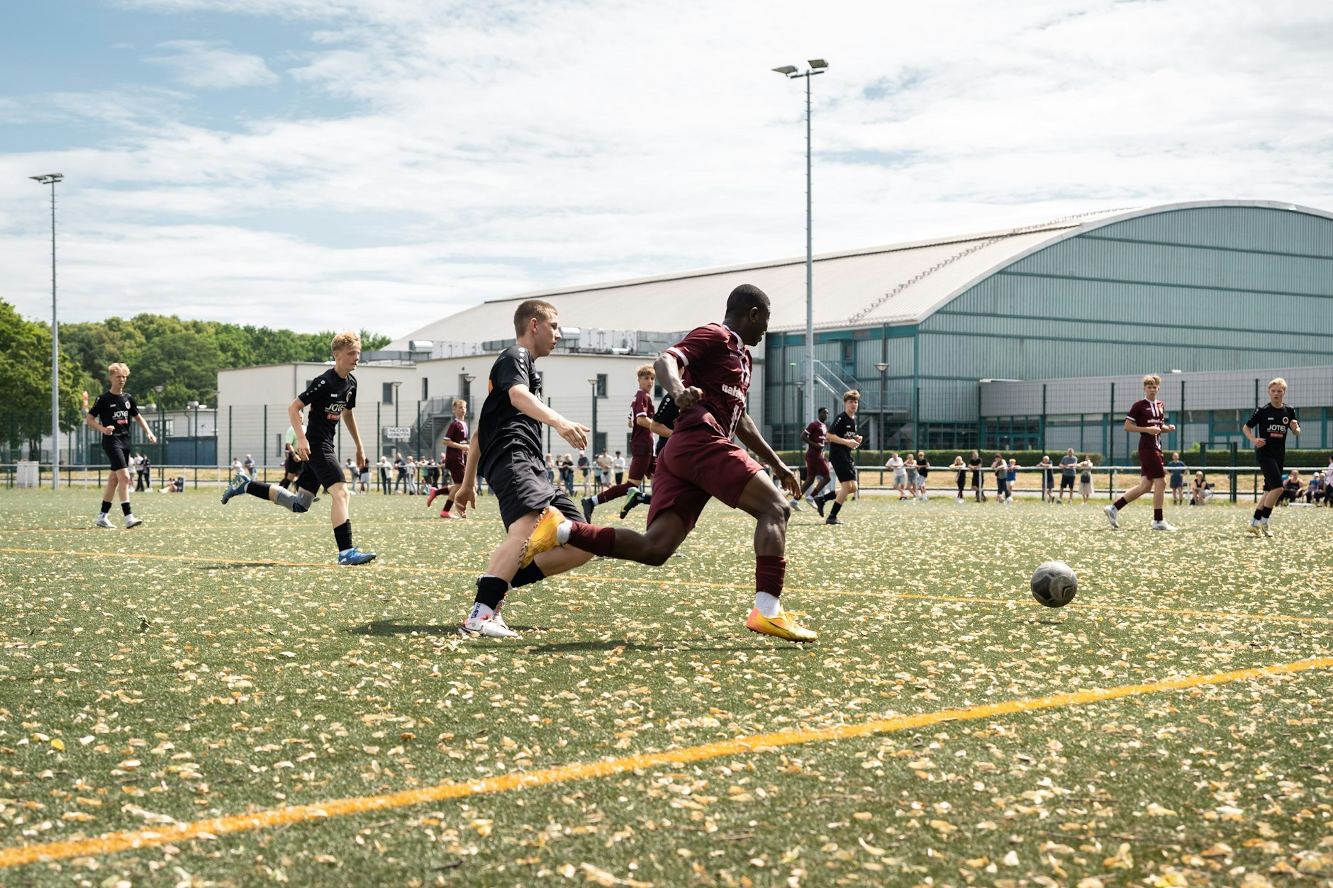 Turnierauftakt zwischen BFC und JFC (in Schwarz)