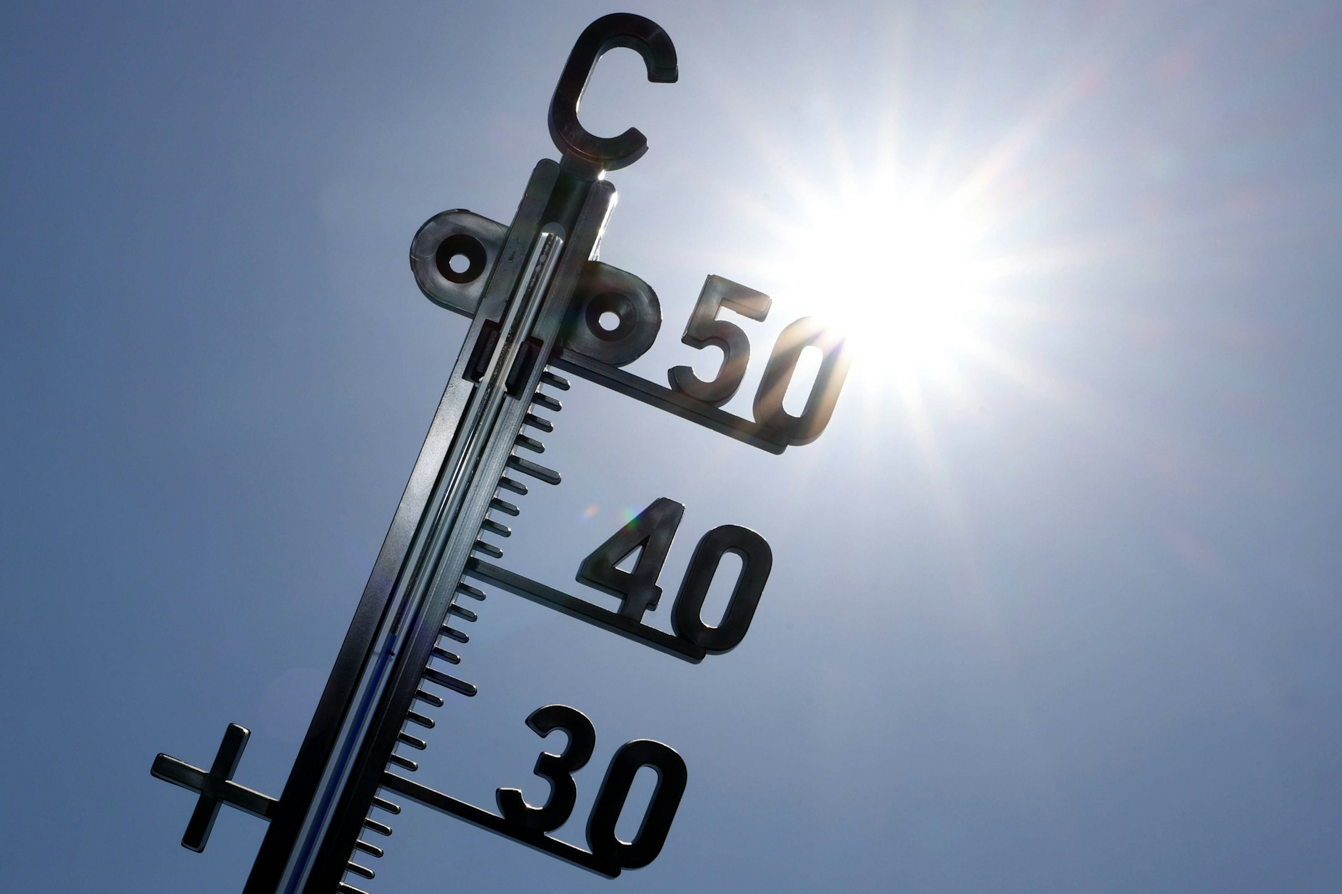 In den kommenden Tagen wird es wieder warm in Deutschland, bis zu 40 Grad heiß.