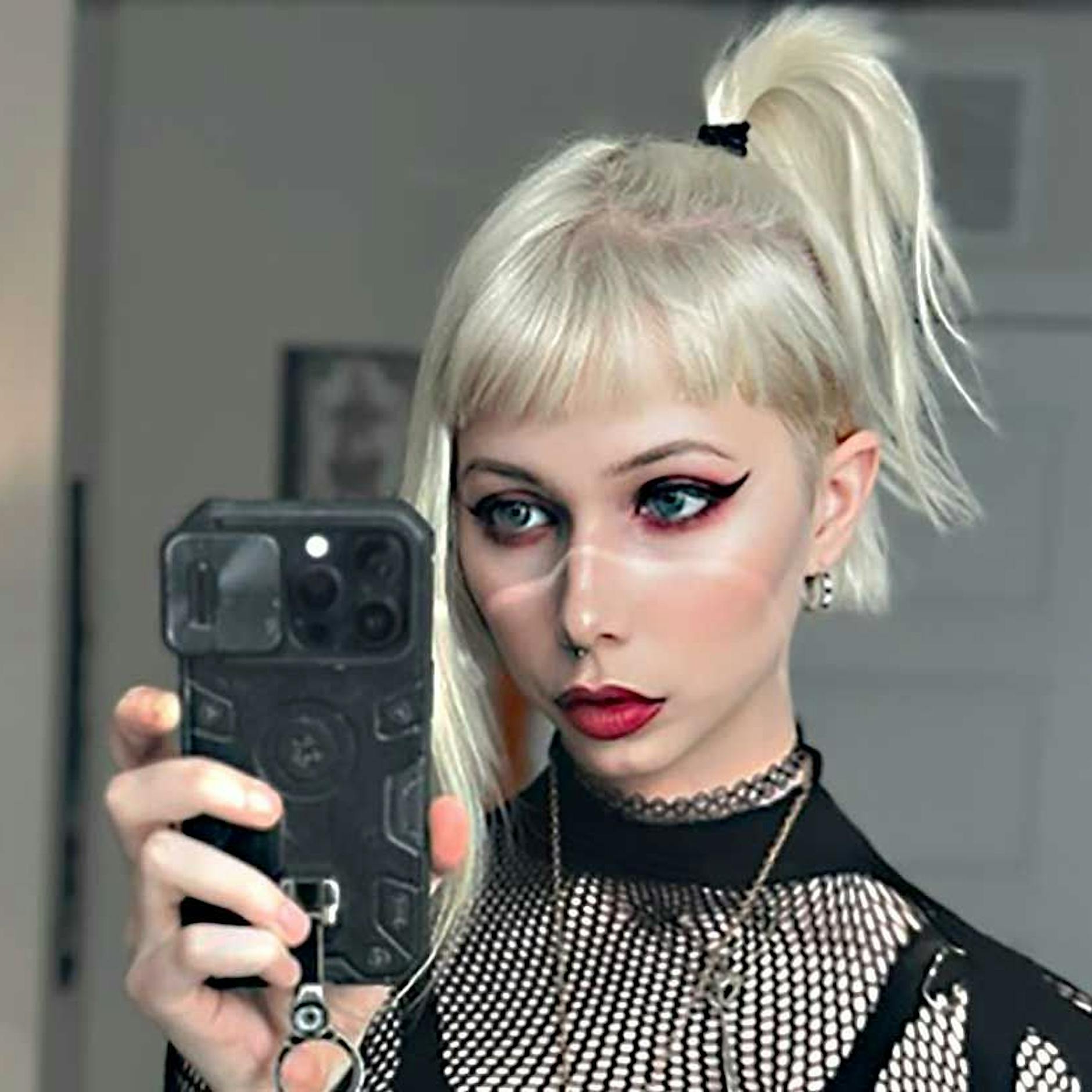 Till Lindemanns Gitarristin meldet sich aus Venedig: „Warum muss Europa so heiß und fancy sein?“