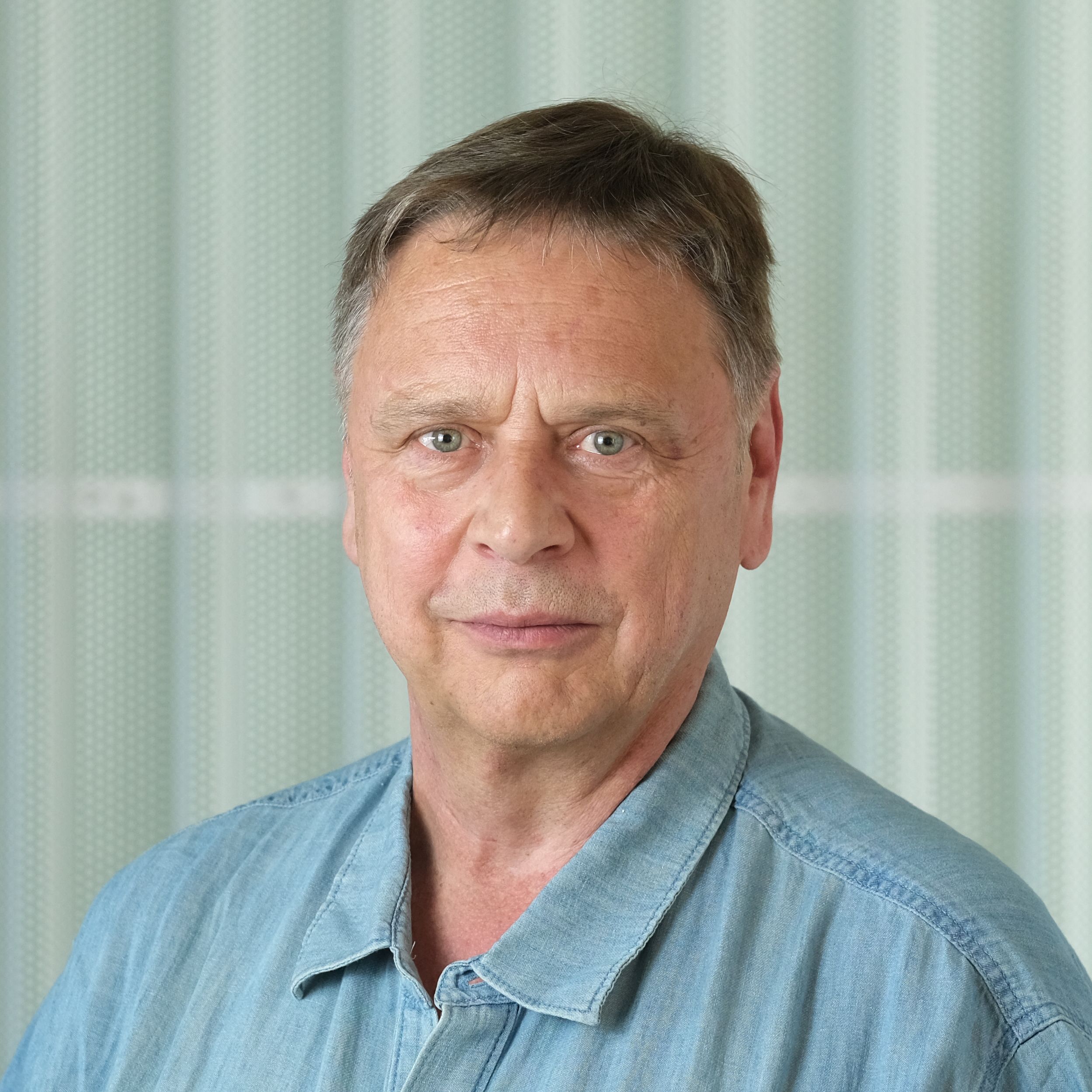 Author - Peter Wiezorek