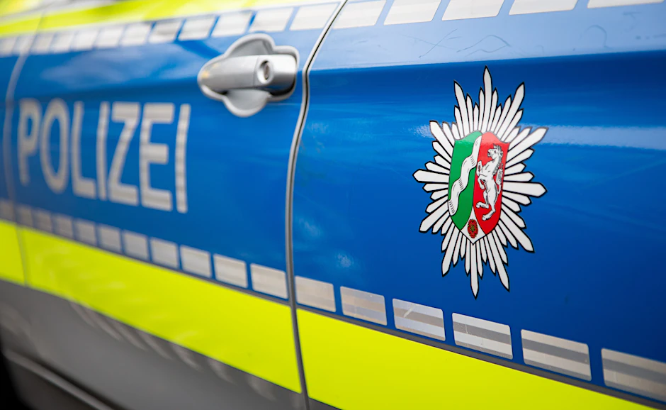 Die Polizei in Nordrhein-Westfalen ist am Mittwochmorgen in mehreren Städten im Einsatz.
