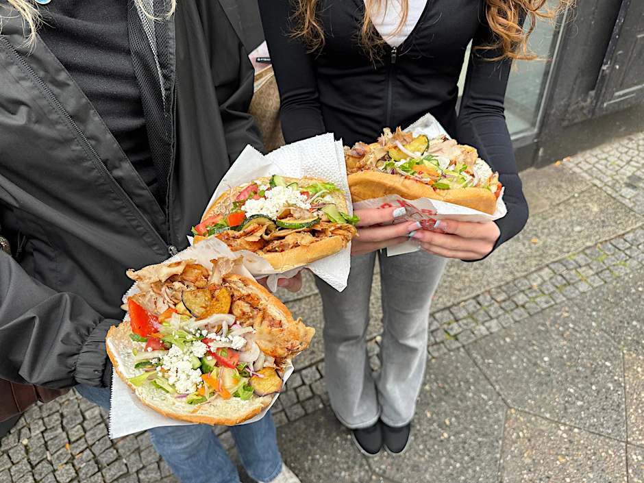 23,70 Euro für drei saftige Hähnchen-Döner bei Mustafa’s – ist der Preis gerechtfertigt?
