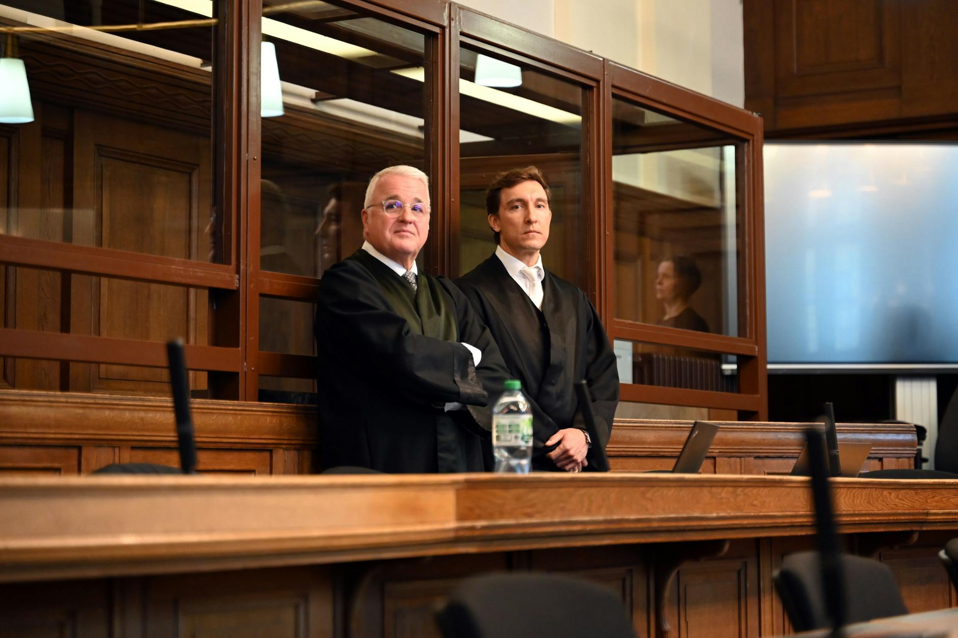 Axel Weimann (l.) und sein Kollege Johannes Rauwald verteidigen den Angeklagten.