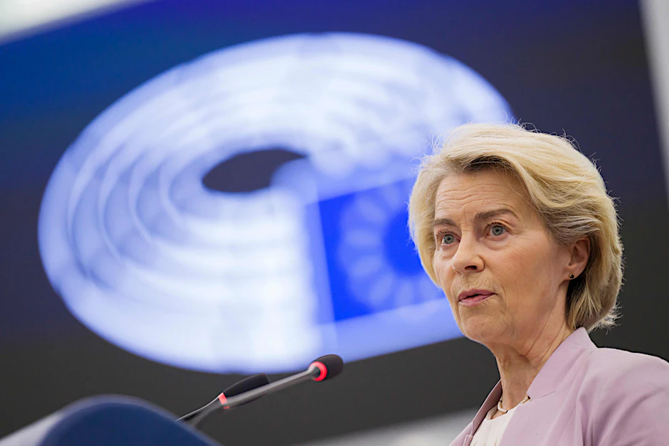 EU-Kommissionschefin Ursula von der Leyen spricht vor dem Europäischen Parlament in Straßburg&nbsp; einen Tag vor dem Misstrauensvotum gegen sie.