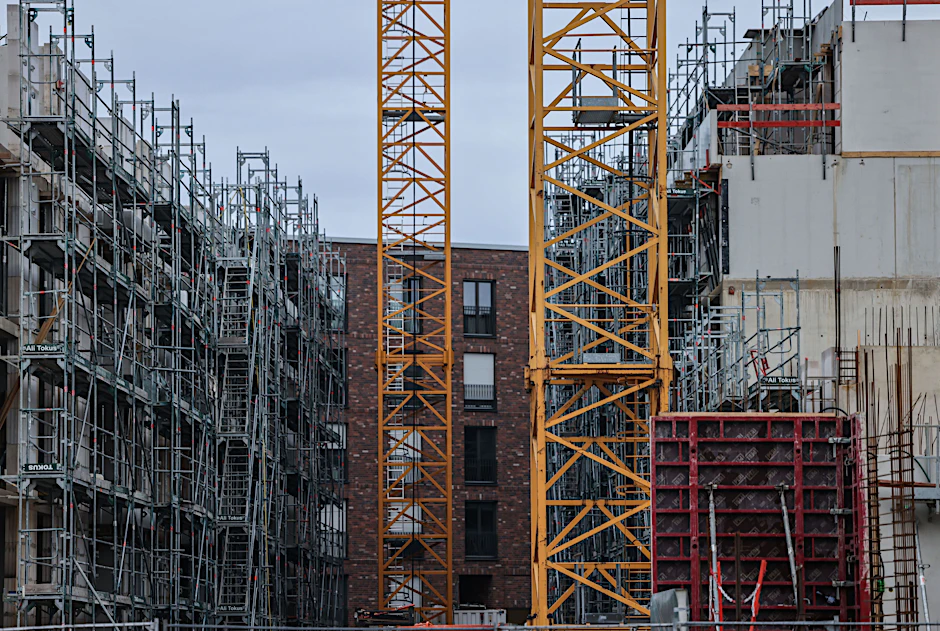 Die Bundesbauministerin Verena Hubertz (SPD) hatte ein „ambitioniertes Tempo“ beim Wohnungsbau versprochen.