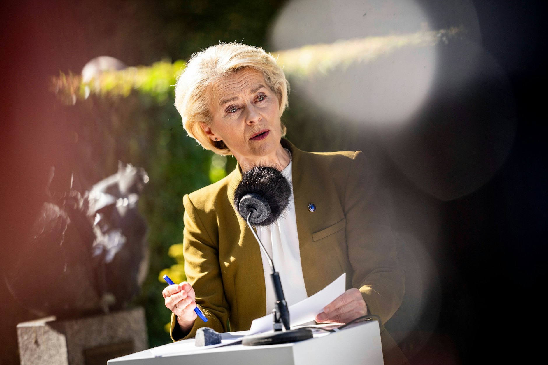 Die von Ursula von der Leyen geleitete EU-Kommission gerät wegen ihrer Medienfinanzierungen zunehmend in die Kritik.