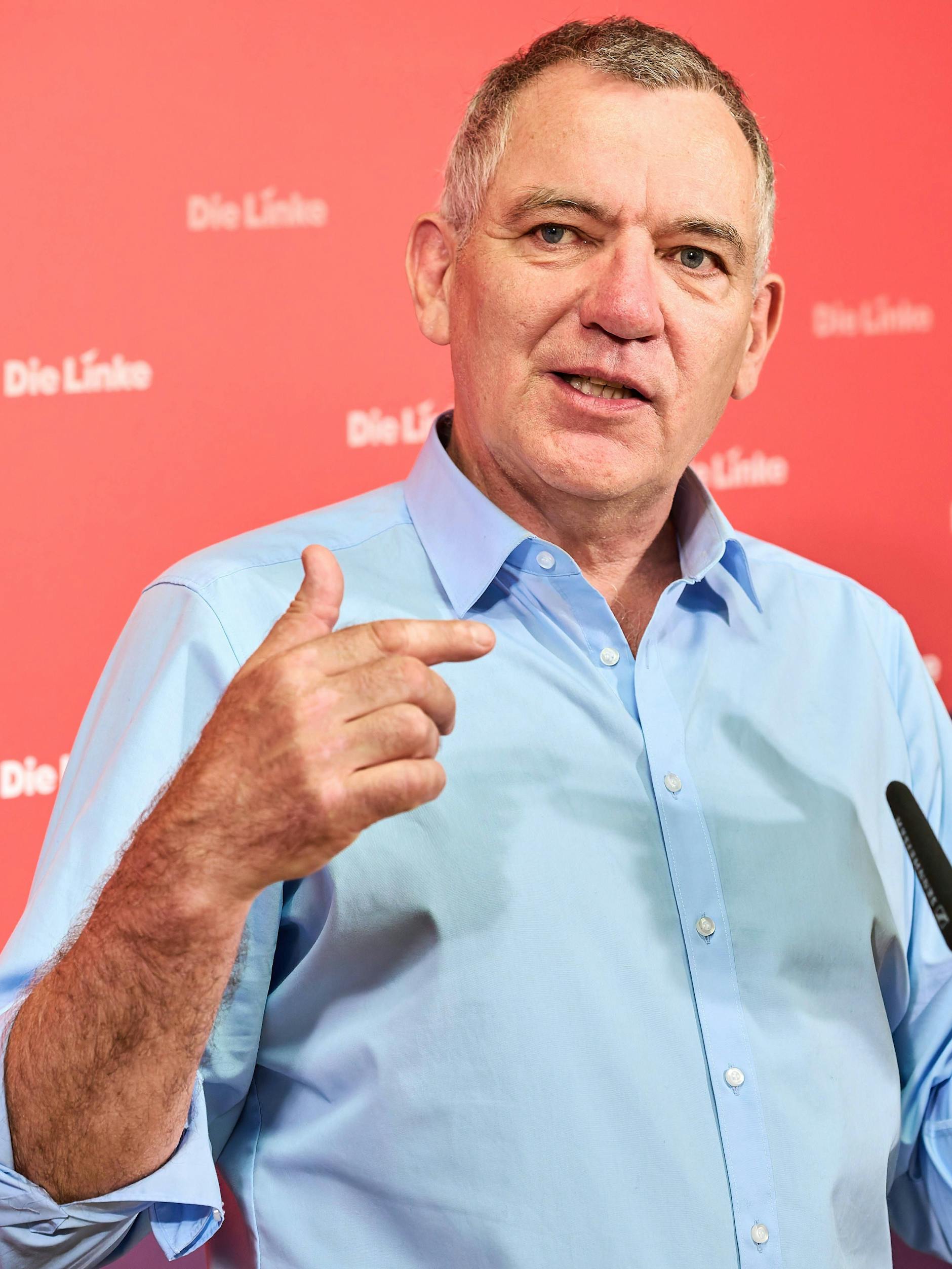 Linke-Chef Jan van Aken fordert Gratis-Wasser in Restaurants.