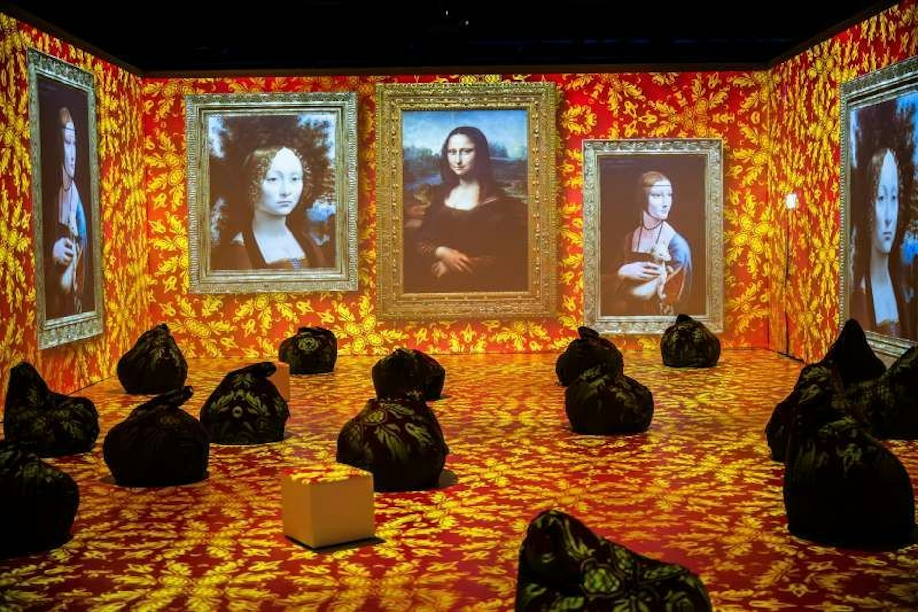 <strong>MULTIMEDIASHOW:</strong> Erleben Sie Da Vincis berühmte Meisterwerke samt der Geschichten und Mythen drumherum in einer einmaligen Multimediashow.