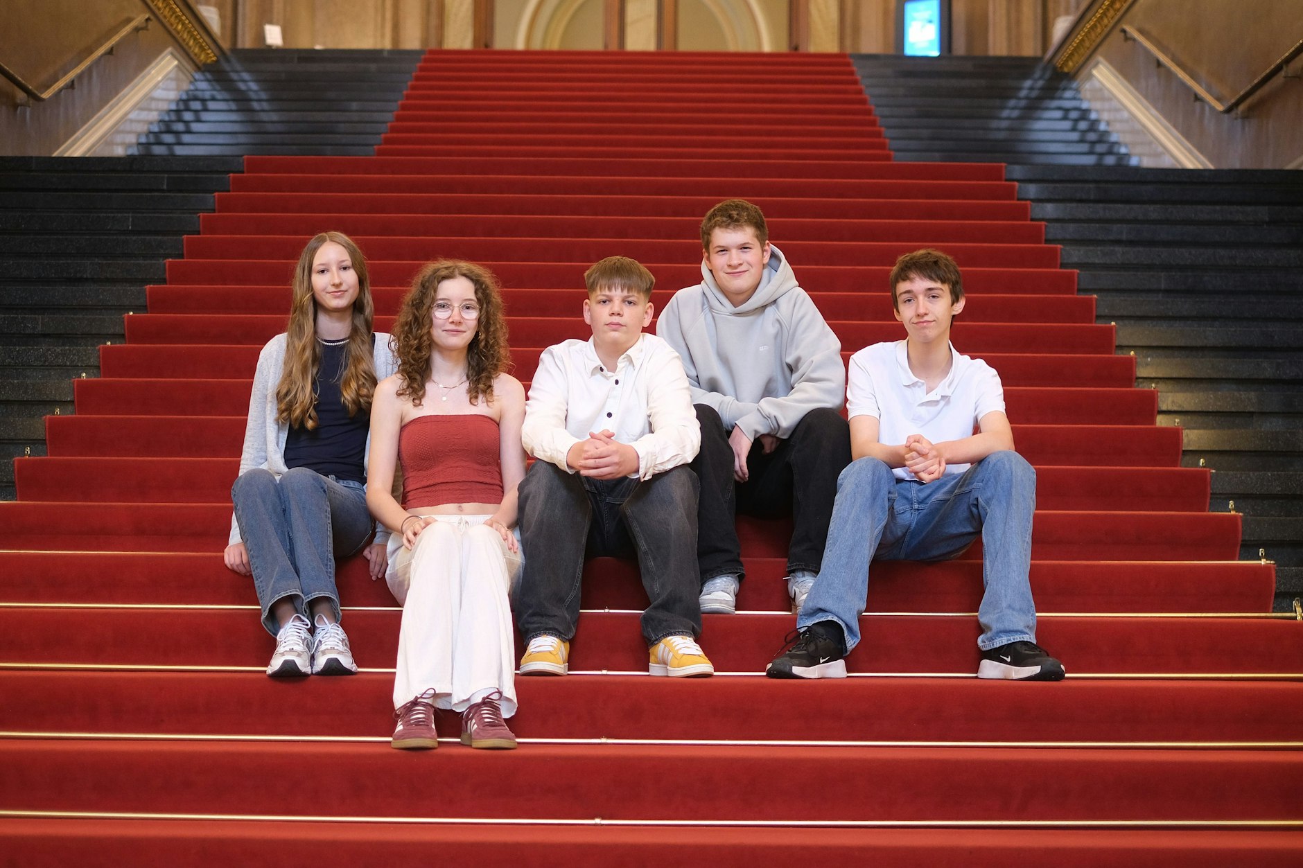 „Eigene Sicht bilden“: Lea, Leena, Maciej, Henrik und Theo im Roten Rathaus