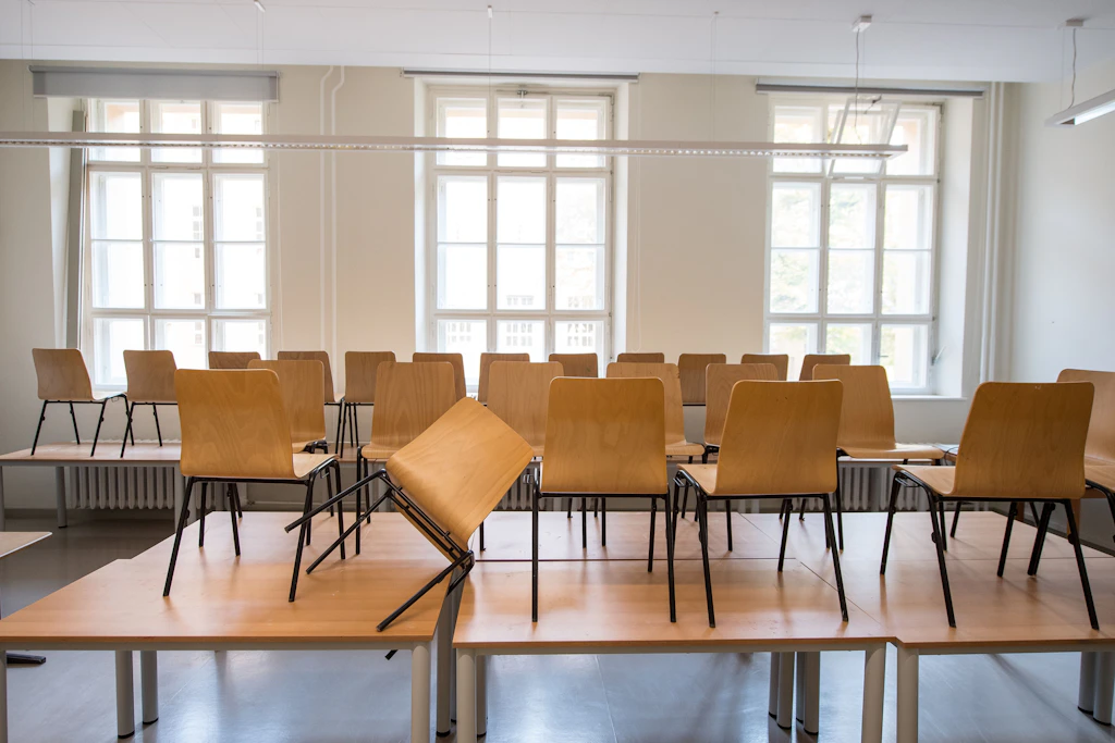 Ein leeres Klassenzimmer in einer Schule Berlin