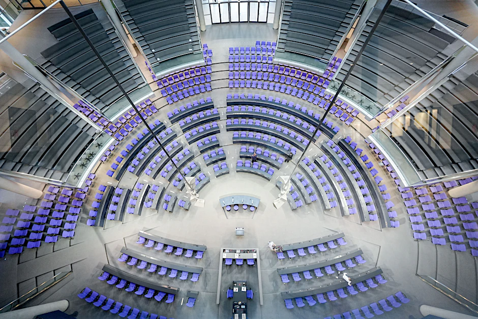 Die Koalitionsfraktionen wollen keine Sondersitzung zur erneuten Wahl der Verfassungsrichter im Bundestag einberufen.