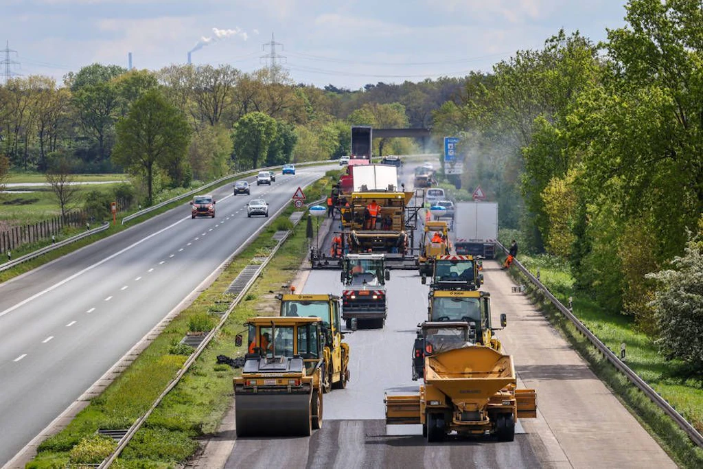 Berliner Asphalt-Hersteller: Merz’ Sondervermögen lässt Straßenbau links liegen