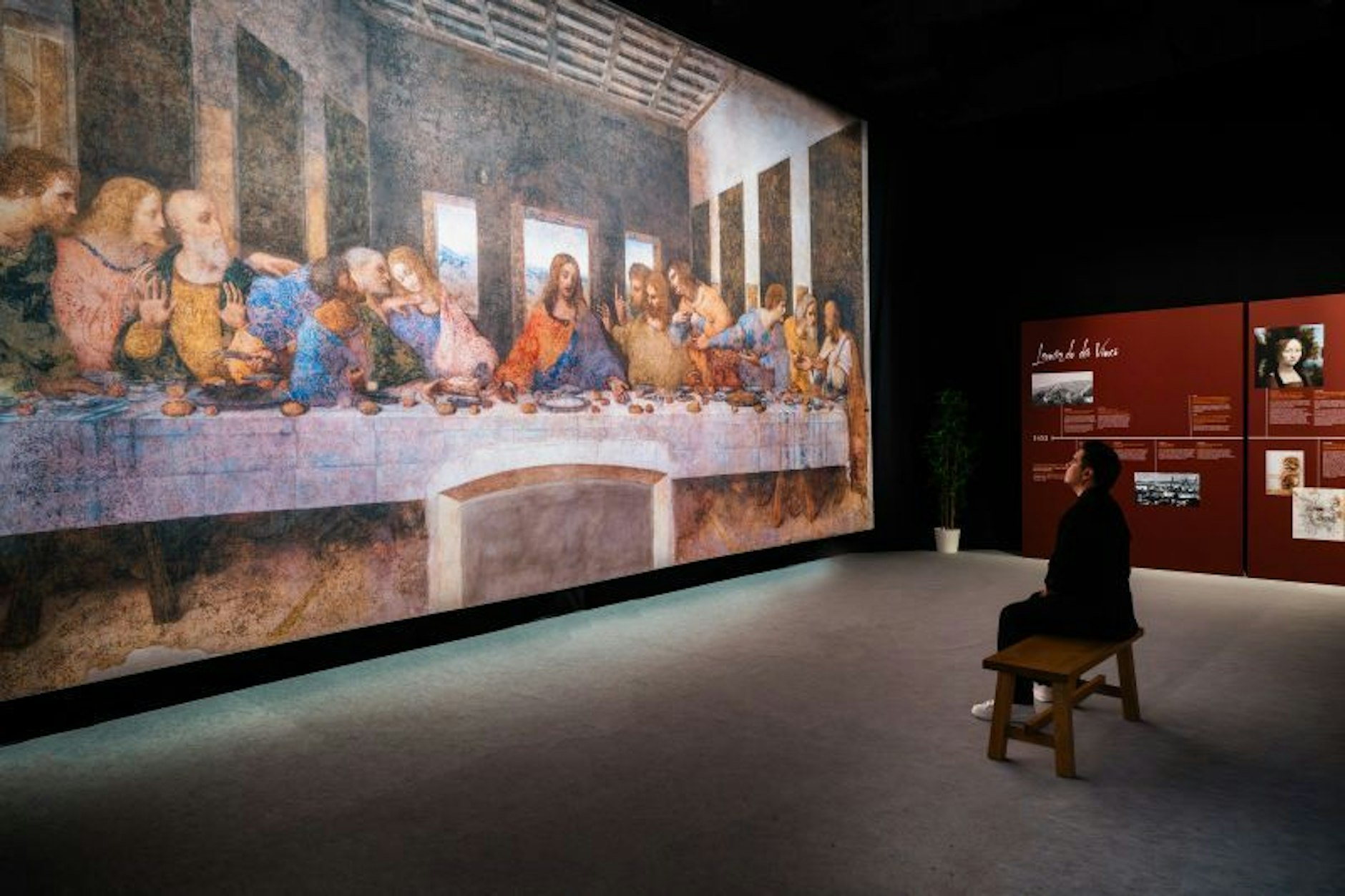 Spüren Sie die beeindruckende Größe und die einzigartige Wirkung des „Letzten Abendmahls“! Nehmen Sie sich Zeit, die unglaubliche Darstellung des Kunstwerks und jedes Detail davon in Ruhe zu betrachten.