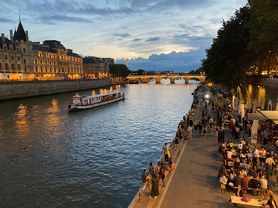 Verkehrswende in Paris: Bürgermeisterin Anne Hidalgo ließ die Schnellstraße am rechten Seineufer im Zentrum 2017 auf 3,3 Kilometer für Autos sperren. Doch die Fußgängerzone ist ein Provisorium.