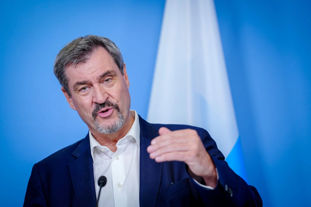 Markus Söder ärgert sich über Deckel an Plastikflaschen: EU gefährdet Gesundheit