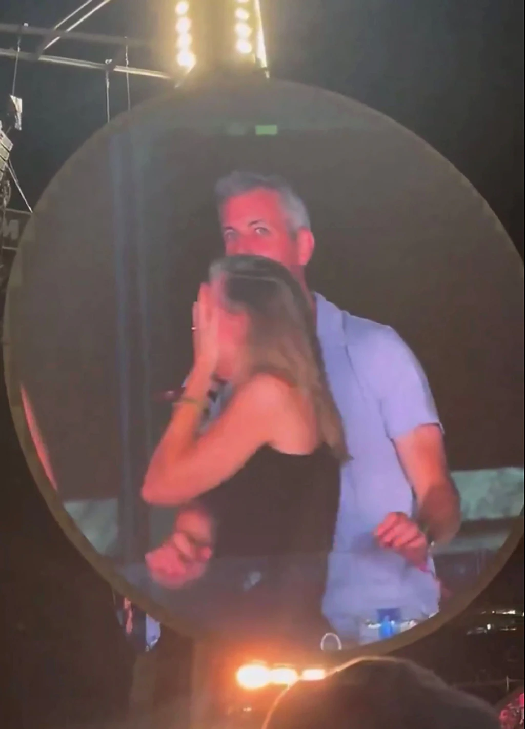 Affäre von Tech-CEO durch „Kiss Cam“ entlarvt: Das sind die besten Memes