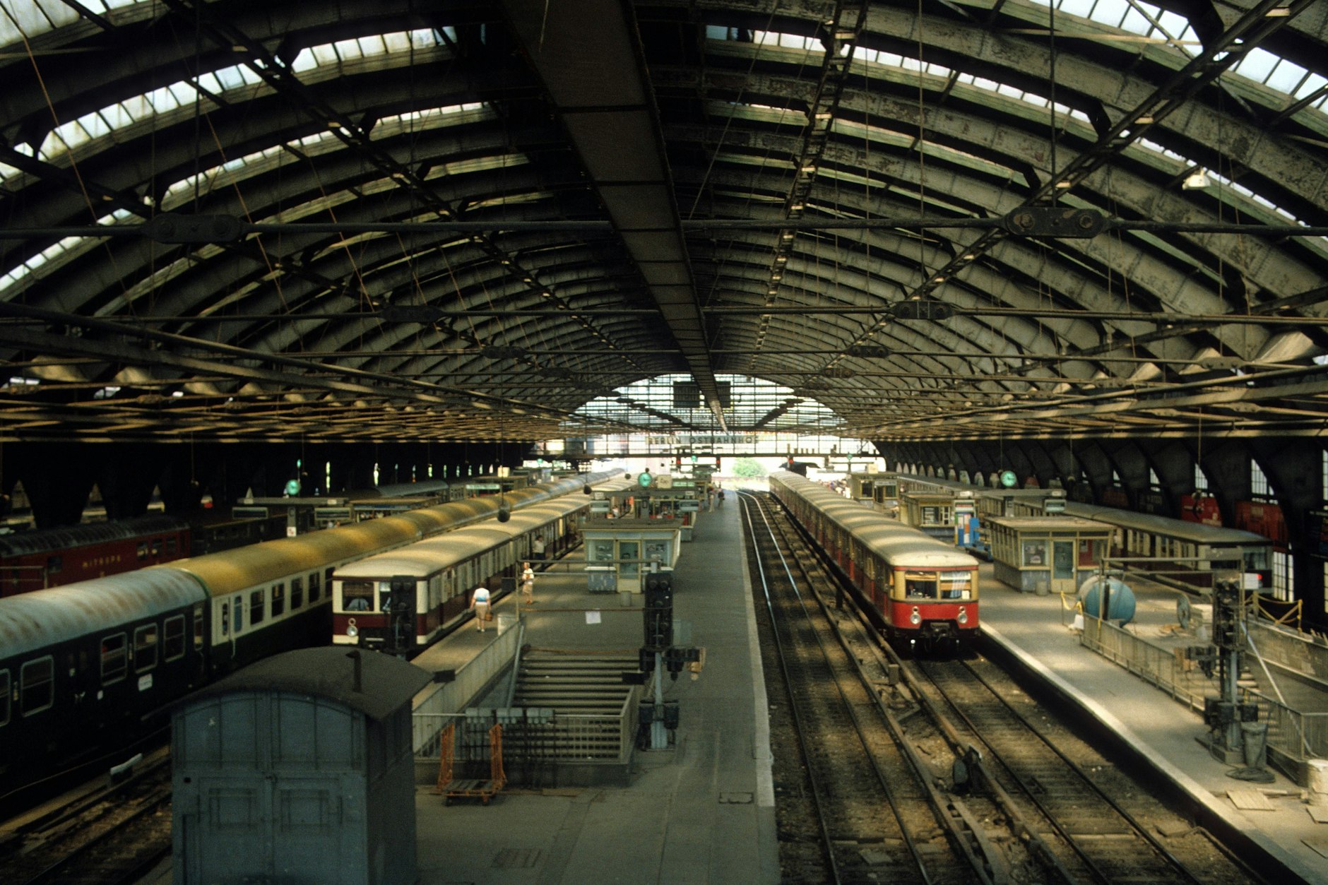 Der Ostbahnhof im Jahr 1986 – ein Jahr bevor er dann zum Hauptbahnhof umbenannt wurde.