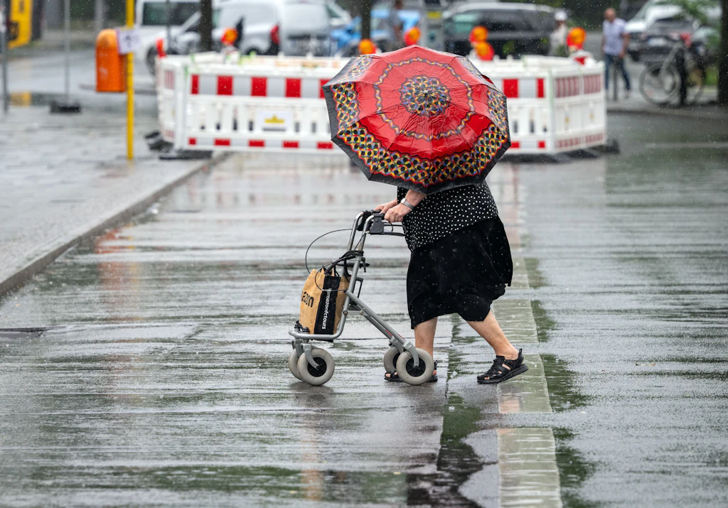 Unwetterwarnung: Gewitter und Starkregen in Berlin erwartet – Überflutungen möglich