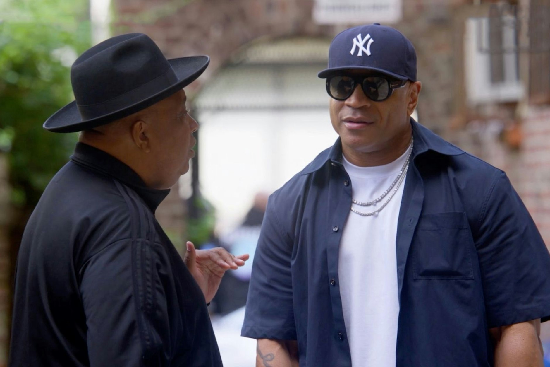 LL Cool J im Gespräch mit Run vom HipHop-Trio Run-D.M.C.
