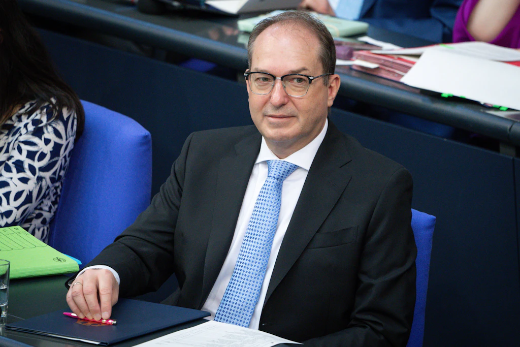 Dobrindt: „Nicht bereit, auf Sicherheitsüberprüfungen zu verzichten“