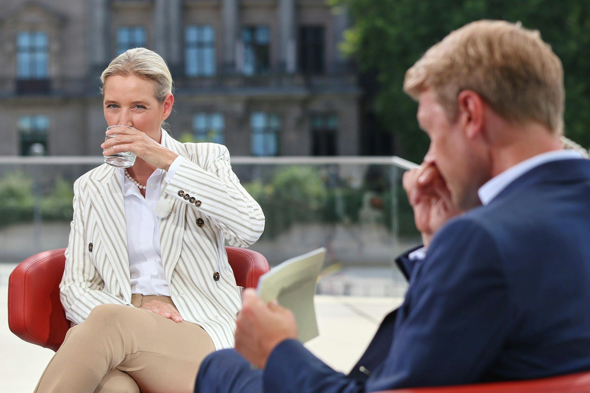 Alice Weidel (AfD) im Gespräch mit Markus Preiß während des Sommerinterviews.