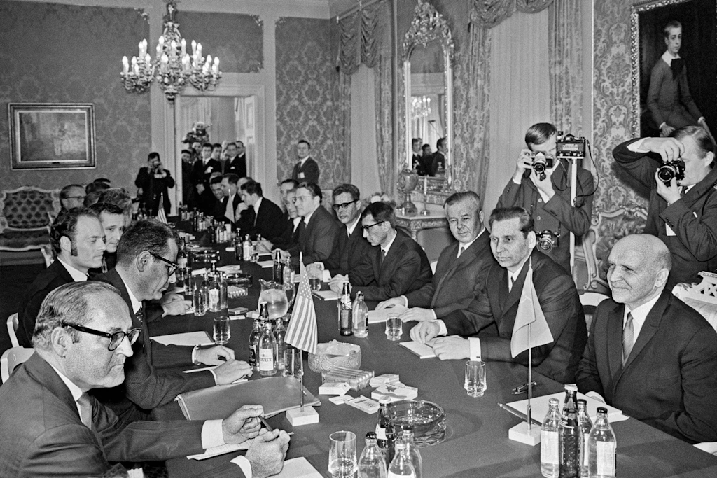 Vorbereitungsgespräche zwischen der Sowjetunion und den USA zur Eindämmung des strategischen Wettrüstens 1969 in Helsinki