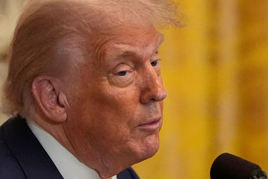 Neue Berichte: Pam Bondi informierte Trump, dass sein Name in Epstein-Akten auftaucht