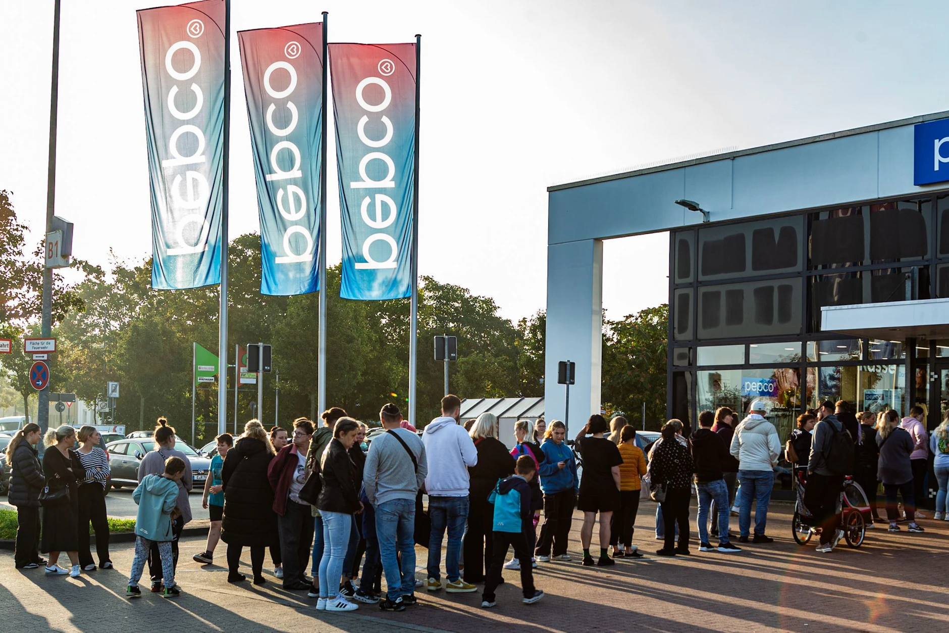 So war es bisher: Öffnet eine neue Pepco-Filiale, wie hier in Kamp-Lintfort in NRW, stehen die Schnäppchenjäger Schlange.