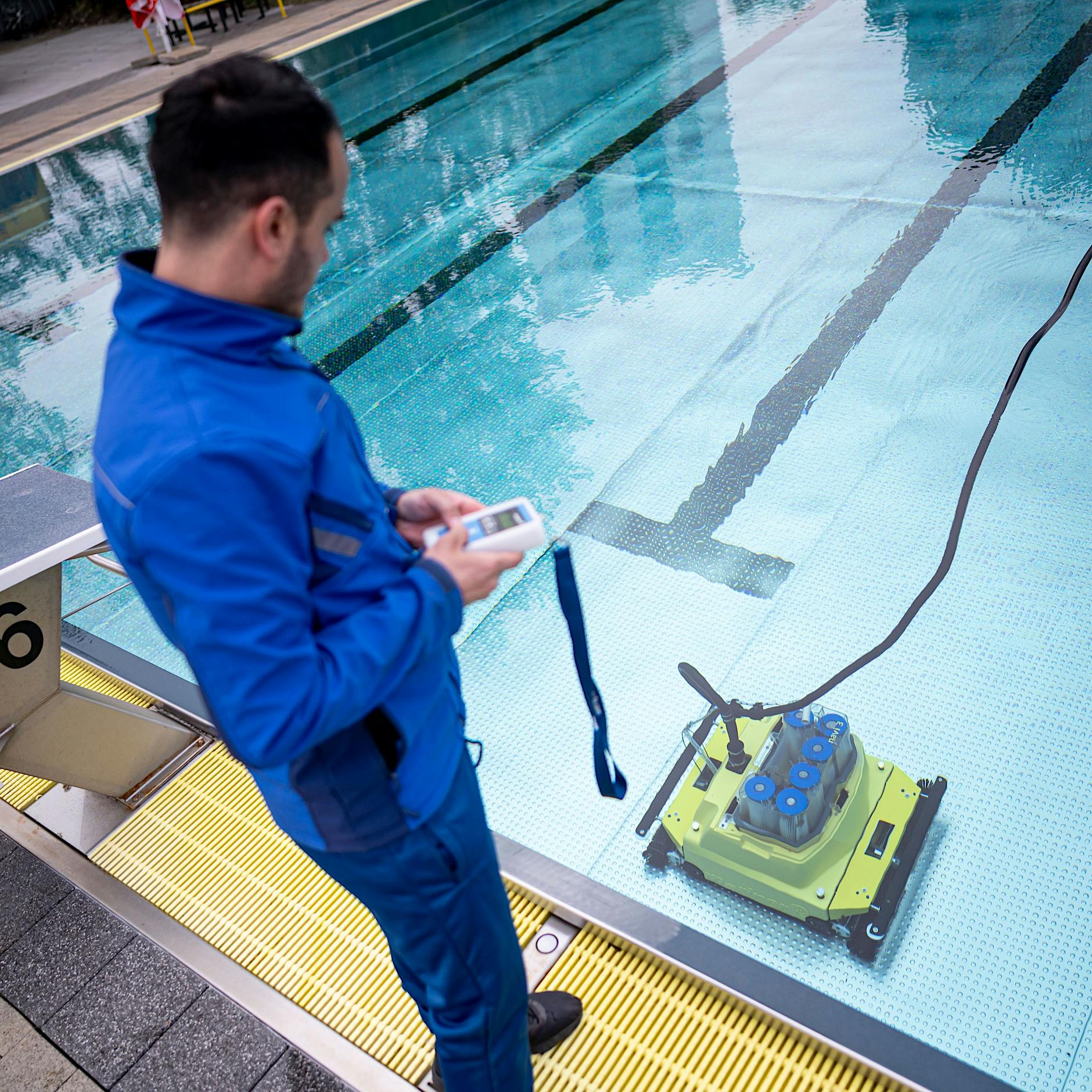 Berliner Sommerbäder im Regen: „Wir können Dienstpläne nicht am Wetter ausrichten“