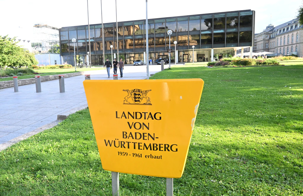 Bei einer geheimen Abstimmung ist ein Stimmzettel mit einem Hakenkreuz beschmiert worden.