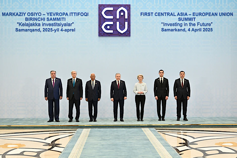 EU-Kommissionspräsidentin Ursula von der Leyen und&nbsp;António Costa, Präsident des EU-Rates, beim ersten Gipfeltreffen der EU mit fünf zentralasiatischen Ländern, darunter Kasachstan, am 4. April 2025 in Samarkand, Usbekistan. (Symbolbild)