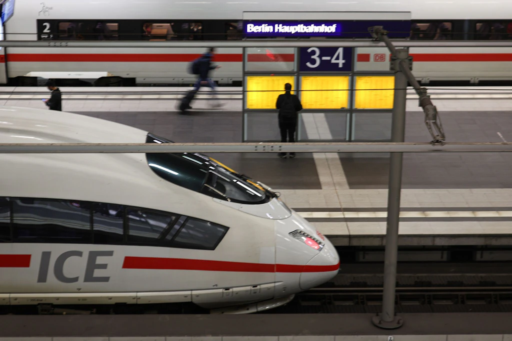 Sperrung der Bahnstrecke Berlin - Hamburg ab Freitag: Was Pendler und ICE-Fahrgäste jetzt beachten müssen