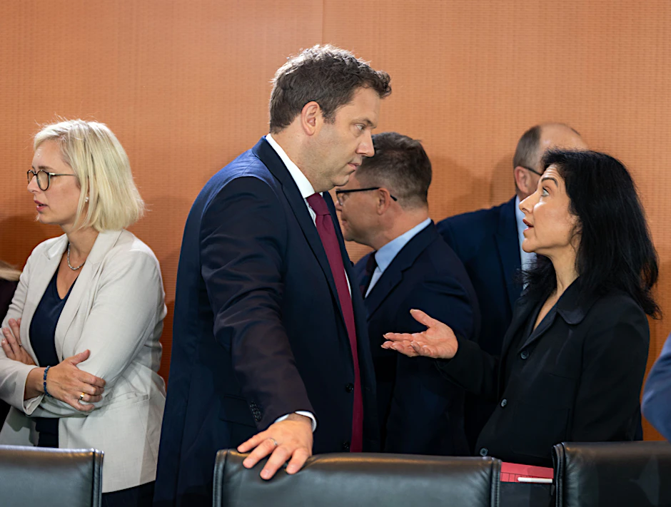 Katherina Reiche (CDU) im Gespräch mit SPD-Chef Lars Klingbeil: Eine bessere Vorlage hätte man sich im Willy-Brandt-Haus kaum wünschen können.
